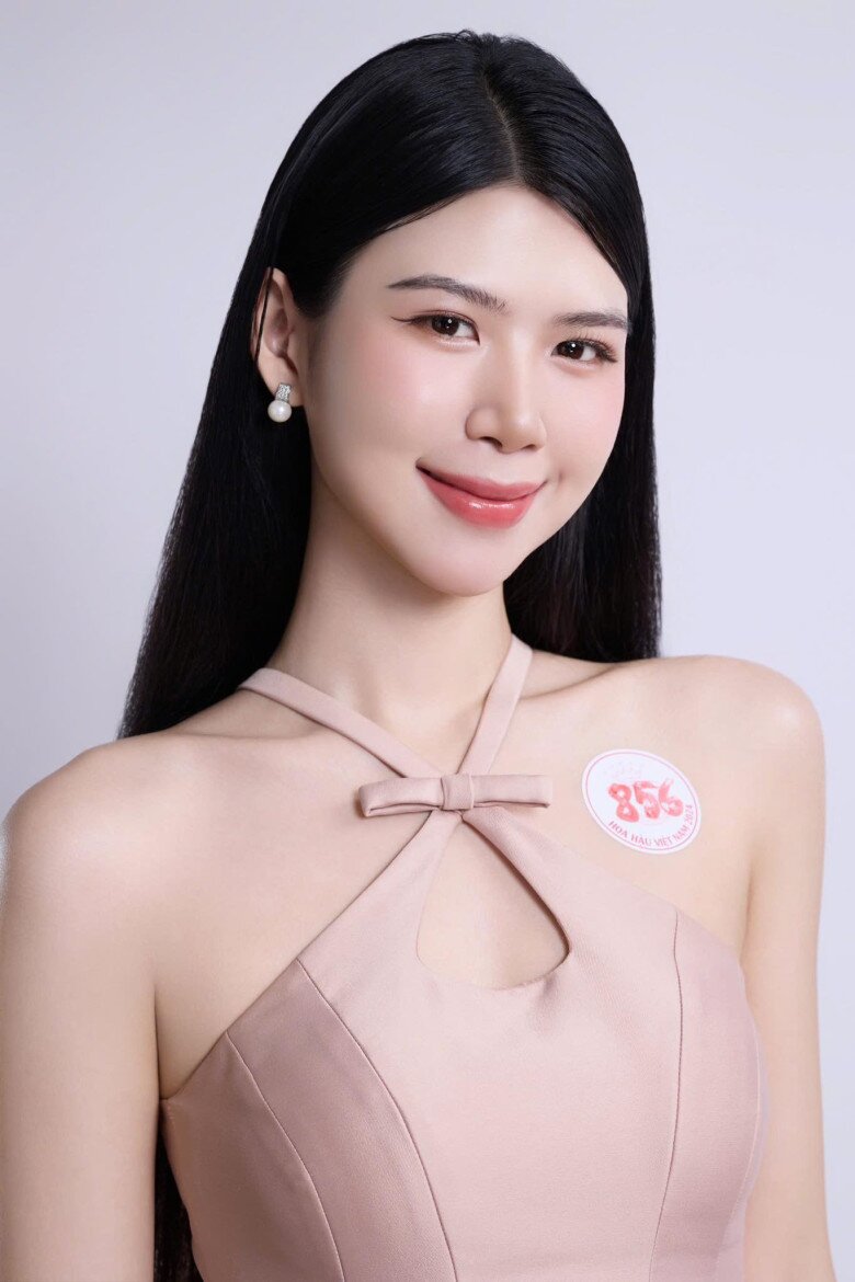 Giao diện như &#34;đúc cùng một khuôn&#34; của hai mẹ con thí sinh Hoa Hậu Việt Nam khiến dân mạng trầm trồ - 7