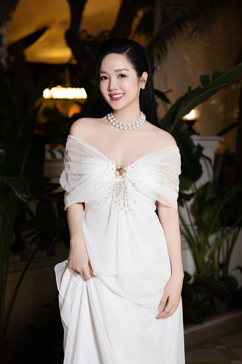 Hoa hậu Đền Hùng Giáng My ở biệt thự 1000m2 ăn đơn sơ toàn rau với tô hoa quả duy trì vẻ đẹp không tuổi - 19