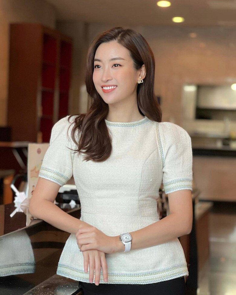 &#34;Hoa hậu nghèo nhất Việt Nam&#34; từng đeo đồng hồ vài trăm triệu nay có bộ sưu tập gần 10 tỷ, đeo món gần 7 tỷ đi bên chồng - 7