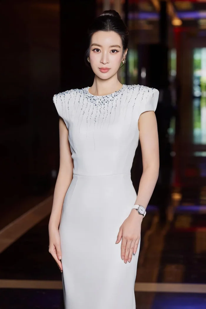 &#34;Hoa hậu nghèo nhất Việt Nam&#34; từng đeo đồng hồ vài trăm triệu nay có bộ sưu tập gần 10 tỷ, đeo món gần 7 tỷ đi bên chồng - 6
