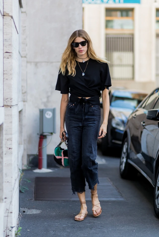 Hội sành mặc đang đua nhau săn lùng quần jeans màu gì mà lên dáng đỉnh, mặc đâu nổi đó? - 9