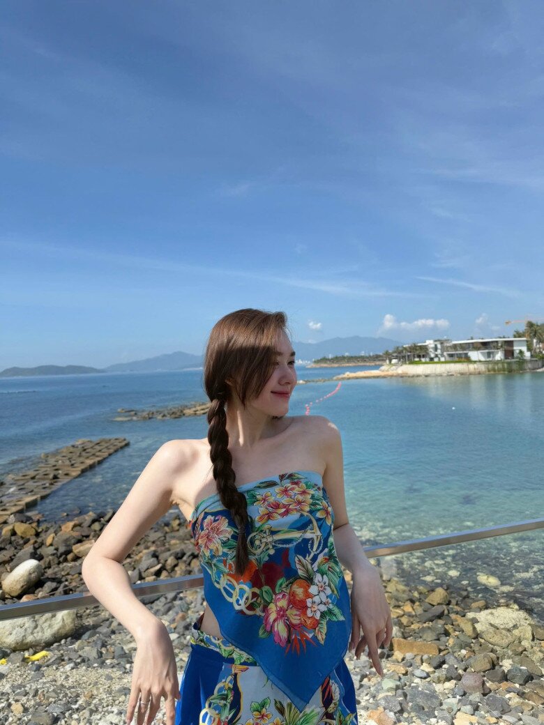 Không cần bikini, mỹ nhân Việt “chơi lớn” quấn khăn thành áo: Phương Linh biến hóa 7749 kiểu, sexy khó rời mắt - 8