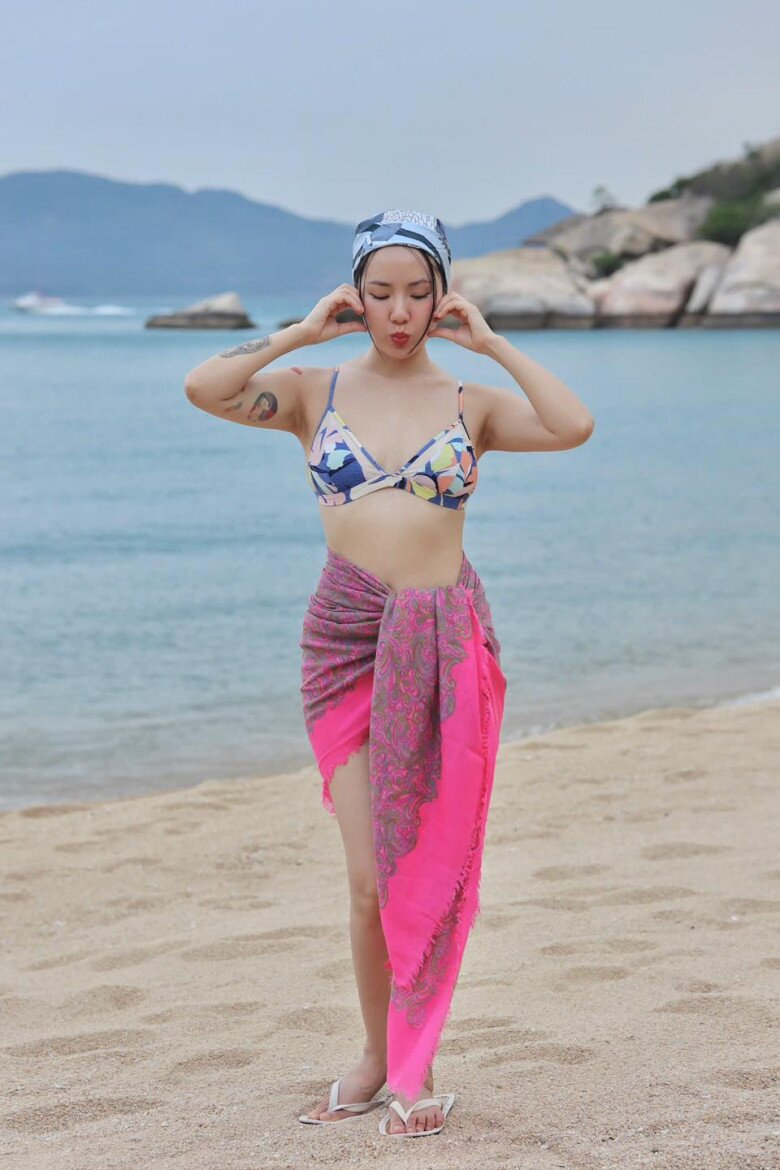 Không cần bikini, mỹ nhân Việt “chơi lớn” quấn khăn thành áo: Phương Linh biến hóa 7749 kiểu, sexy khó rời mắt - 5