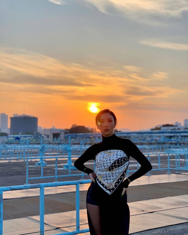 Không cần bikini, mỹ nhân Việt “chơi lớn” quấn khăn thành áo: Phương Linh biến hóa 7749 kiểu, sexy khó rời mắt - 20