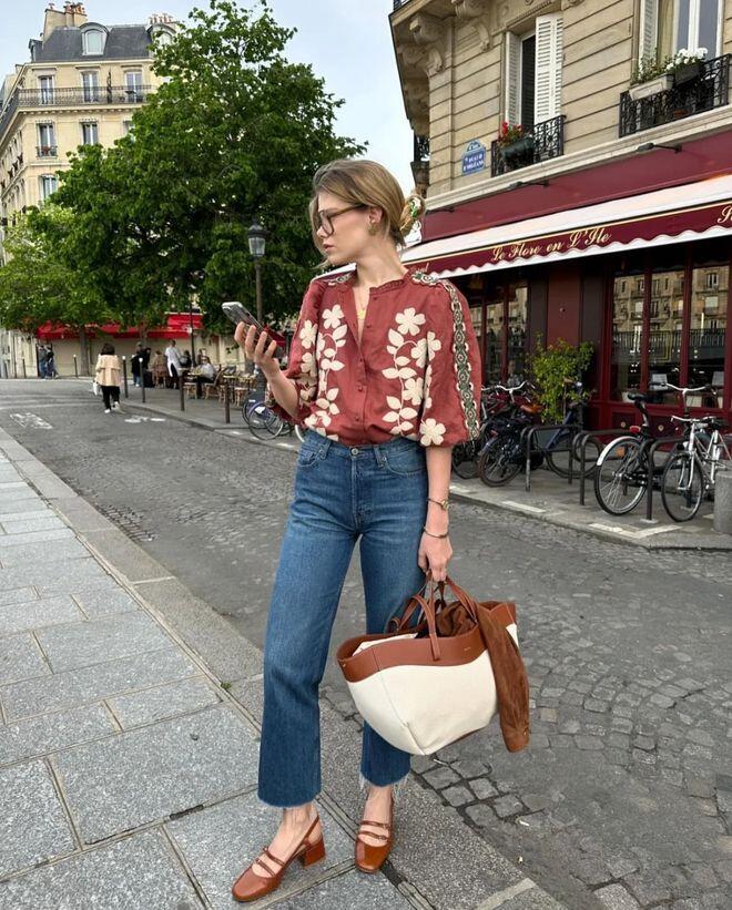 Không phải sơ mi trắng hay kẻ sọc, hội nàng thơ nên thay thế bằng 3 kiểu sơ mi này để "hack" tuổi - 5