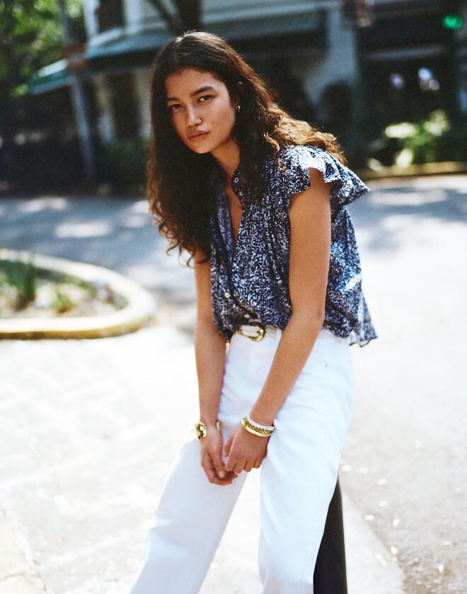 Không phải sơ mi trắng hay kẻ sọc, hội nàng thơ nên thay thế bằng 3 kiểu sơ mi này để "hack" tuổi - 8