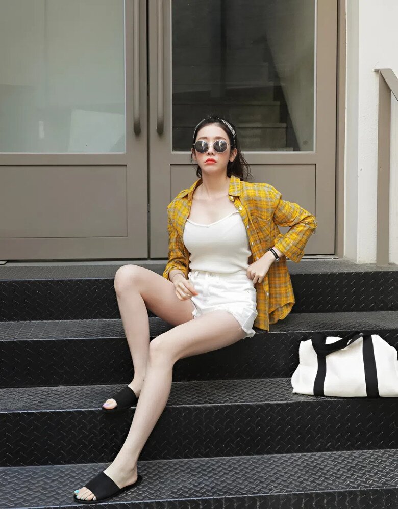 Mặc quần short mang giày gì đẹp? Gợi ý chị em top 7 kiểu giày nịnh dáng nhất khi mặc cùng quần ngắn - 4