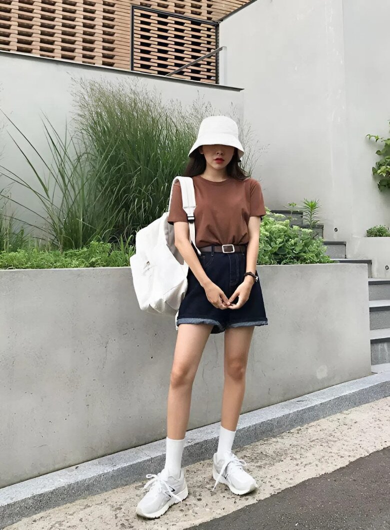 Mặc quần short mang giày gì đẹp? Gợi ý chị em top 7 kiểu giày nịnh dáng nhất khi mặc cùng quần ngắn - 7