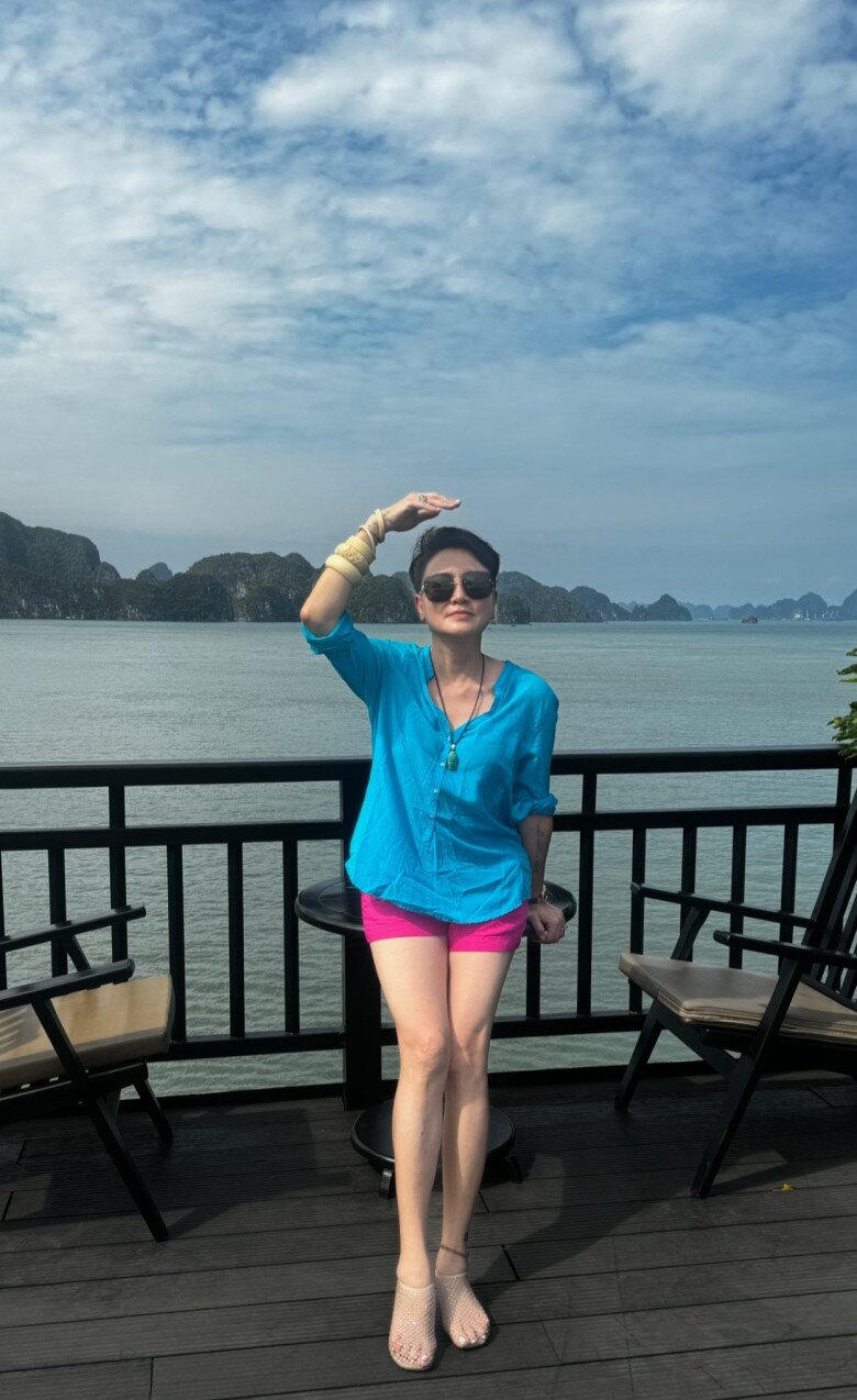 Mẹ chồng ca nương Kiều Anh U50 được khen quý phái, sinh đôi ở tuổi 47 mà vóc dáng vẫn ngời ngời - 10