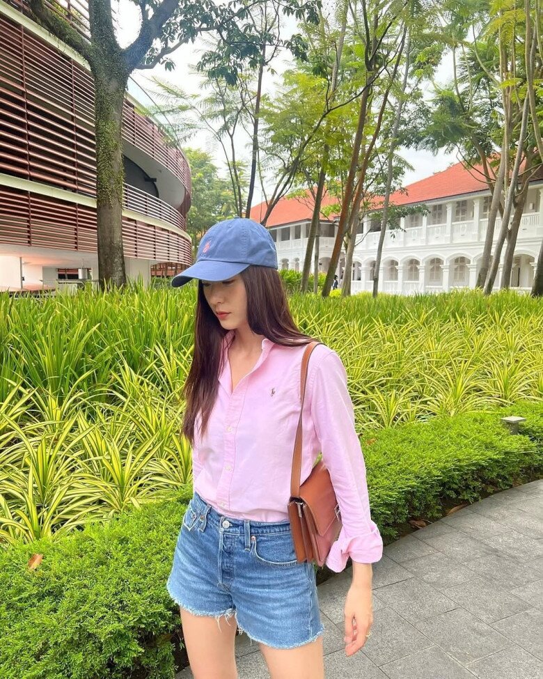 Hội gái Hàn có 8 công thức diện short denim đơn giản mà &#34;hack&#34; dáng cực đỉnh, kéo chân dài cả mét - 4