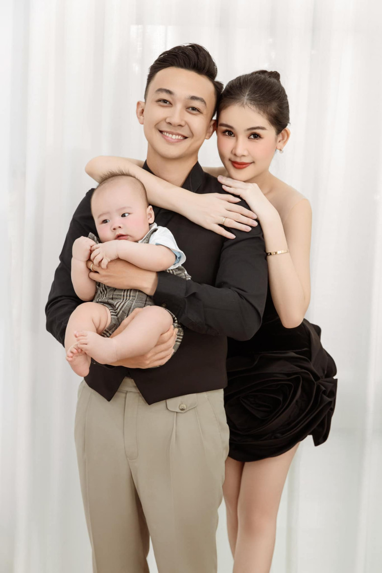Nữ giảng viên đại học sành điệu nhất nhì showbiz, xách cả &#34;lâu đài&#34; xuống phố, sang chảnh từ giảng đường ra phố khó ai đọ lại - 2