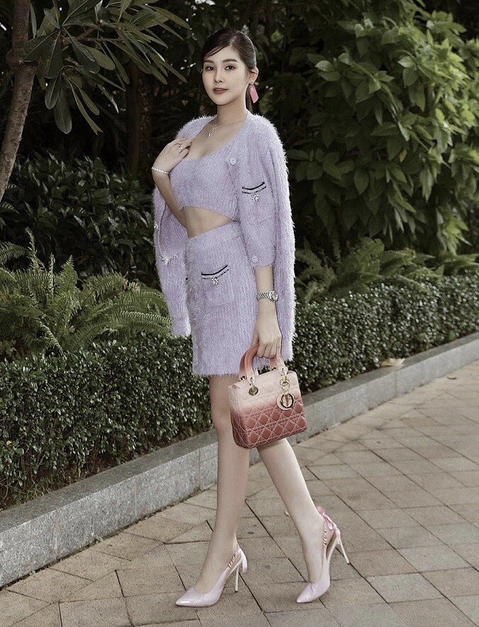 Nữ giảng viên đại học sành điệu nhất nhì showbiz, xách cả &#34;lâu đài&#34; xuống phố, sang chảnh từ giảng đường ra phố khó ai đọ lại - 15