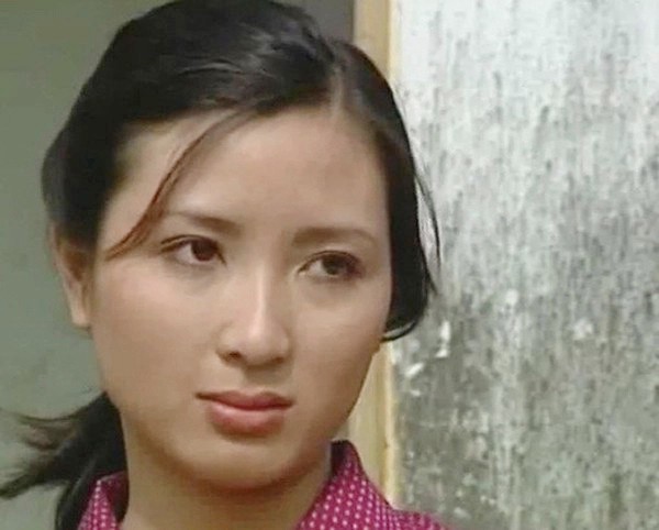 Ngỡ ngàng nhan sắc giai nhân Việt thời son trẻ: Khánh Huyền tựa nữ thần không cần dao kéo, Vân Dung chuẩn hoa hậu - 11