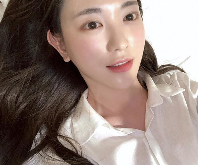 Quy tắc vàng 10 giây sau khi rửa mặt giúp phụ nữ Hàn dù 70 tuổi, da vẫn căng bóng không một nếp nhăn - 1