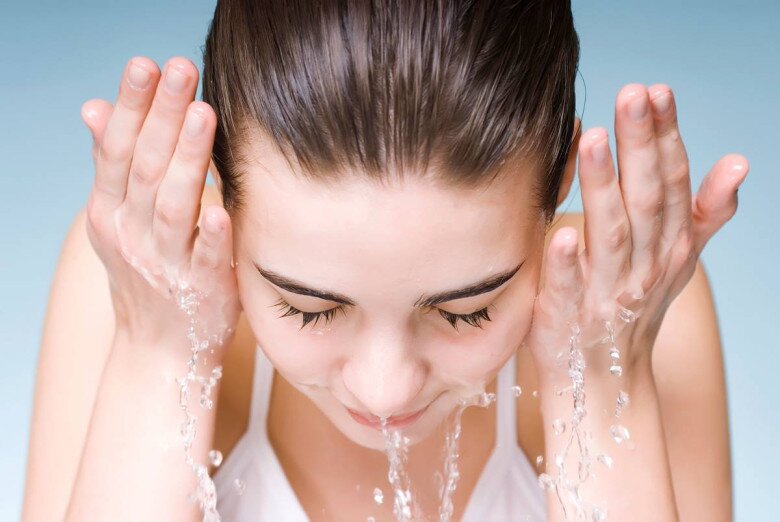 Quy tắc vàng 10 giây sau khi rửa mặt giúp phụ nữ Hàn dù 70 tuổi, da vẫn căng bóng không một nếp nhăn - 2