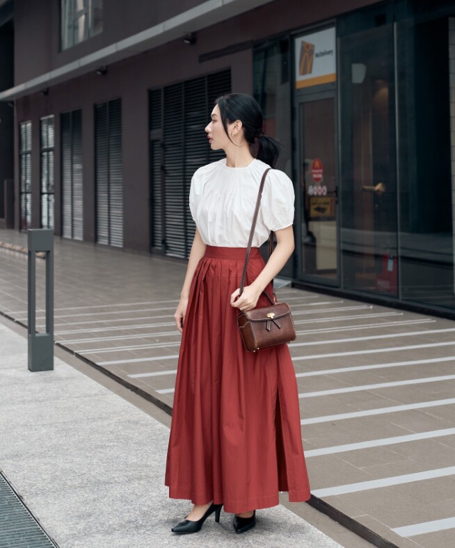 Những cô nàng theo đuổi phong cách thanh lịch mặc áo phông, sơ mi với chân váy thế nào? Họ luôn áp dụng 3 quy tắc - 8