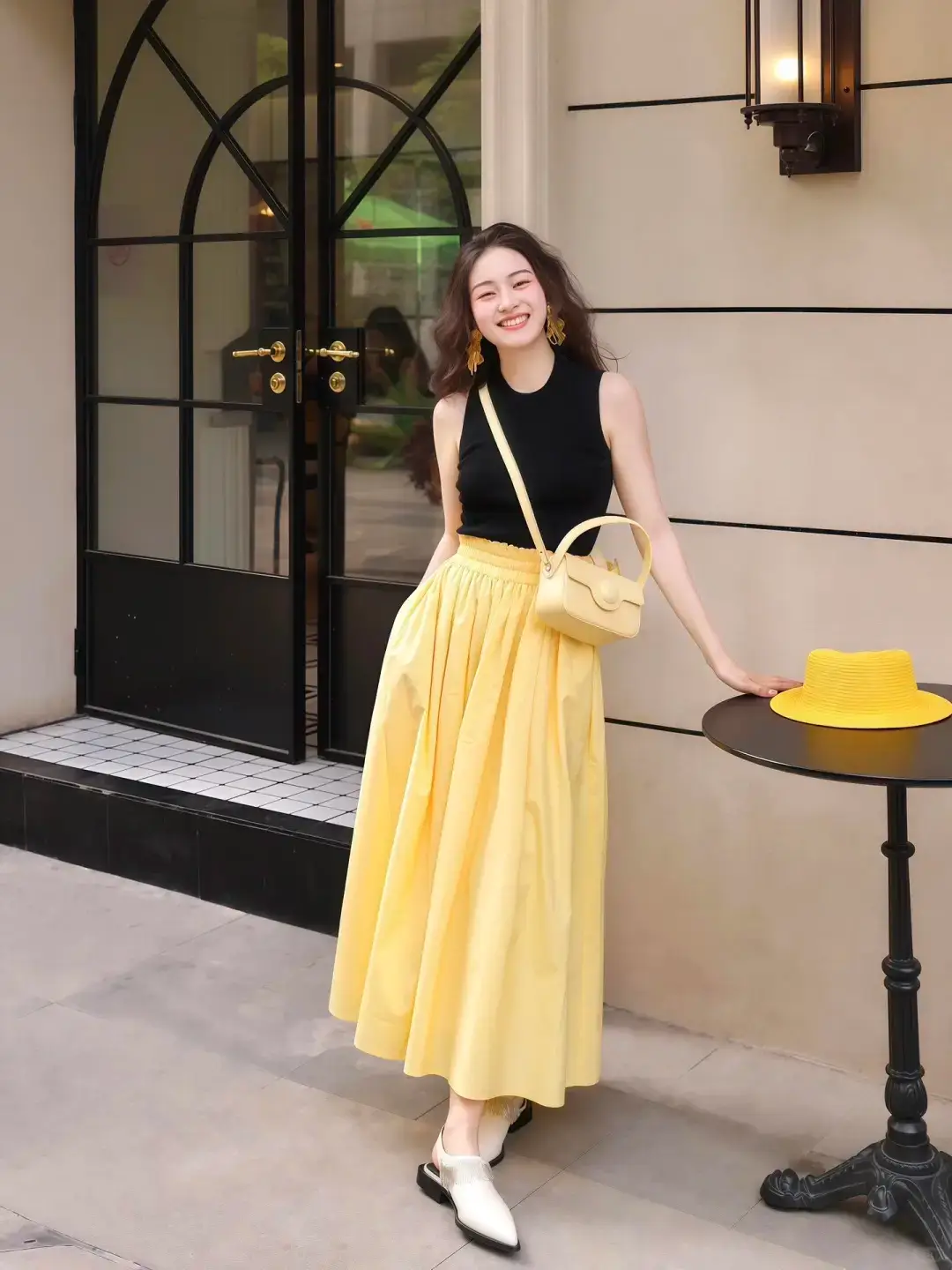 Những cô nàng theo đuổi phong cách thanh lịch mặc áo phông, sơ mi với chân váy thế nào? Họ luôn áp dụng 3 quy tắc - 6