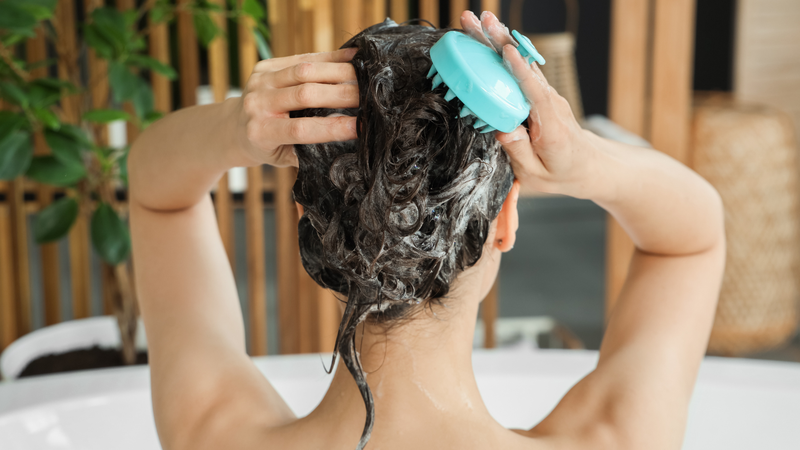 Sao Việt trẻ trung mơn mởn mà tóc đã bạc, đến Hoa hậu cũng lộ khuyết điểm nơi đỉnh đầu - 7