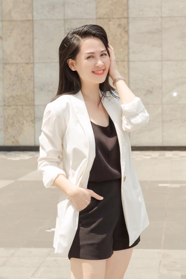 Nữ phóng viên hot MXH với pha xử lý tinh tế trong buổi diễu binh, đoạt giải nhất cuộc thi nhan sắc, từng dẫn Thời sự 19h - 13