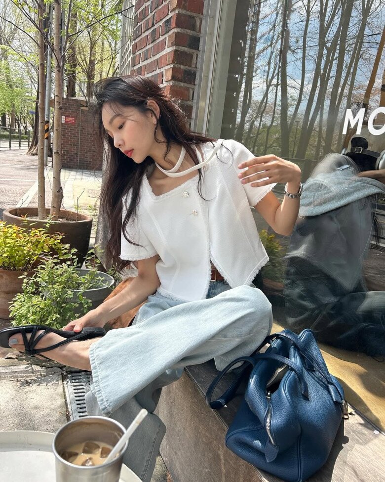 Phụ nữ Hàn ra đường ai nhìn cũng trẻ, học ngay tuyệt chiêu phối đồ vừa “hack” tuổi lại mát mắt - 10