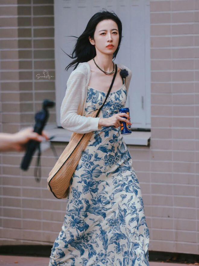 Sáng dậy không biết mặc gì, chị em cứ chọn ngay 4 outfit &#34;quốc dân&#34; ai mặc cũng đẹp, đồng nghiệp nhìn mà ghen tỵ - 9