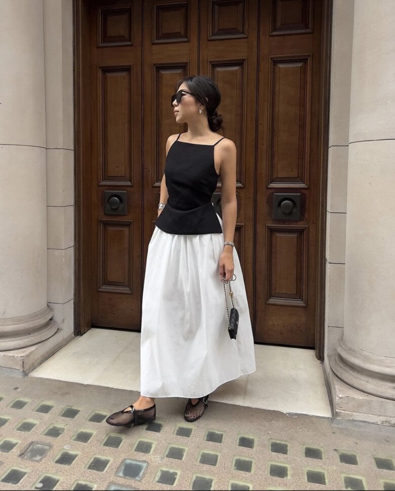 Sở hữu chân váy trắng nhưng không biết phối với gì trong tủ đồ, 5 outfit “cứu nguy” chuẩn xinh, cứ diện là đẹp - 12