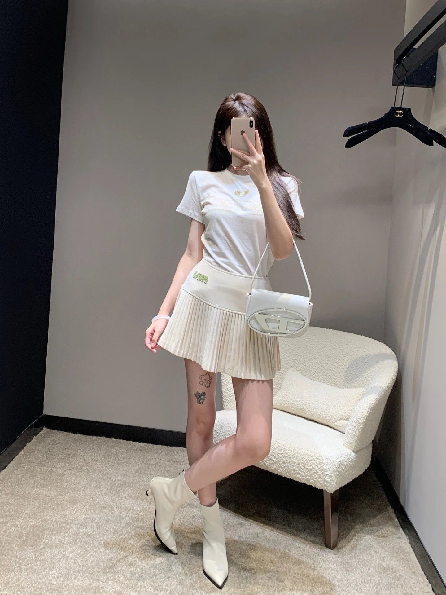 Dáng đẹp mấy cũng đừng chọn váy tùy hứng: Nhớ 3 nguyên tắc &#34;vàng&#34; này, mặc váy dài hay ngắn đều sang - 4