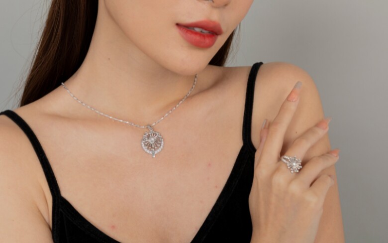 Vì sao người xưa dặn: Đeo vàng, ngọc tay trái, bạc tay phải? Bí quyết vừa sang đẹp vừa giàu có chính là đây - 11