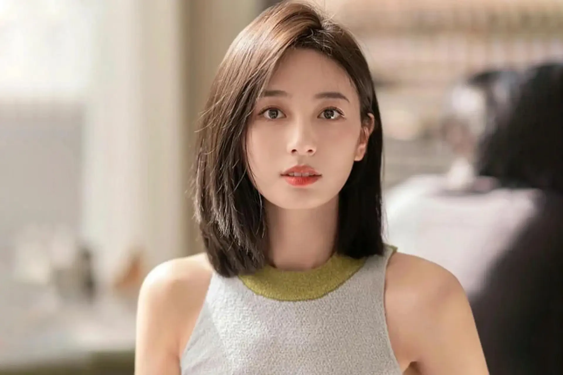 Tóc ngang vai cho mặt tròn: Top 15 kiểu đẹp trẻ trung, giúp mặt thon nhỏ được yêu thích nhất năm 2025 - 3
