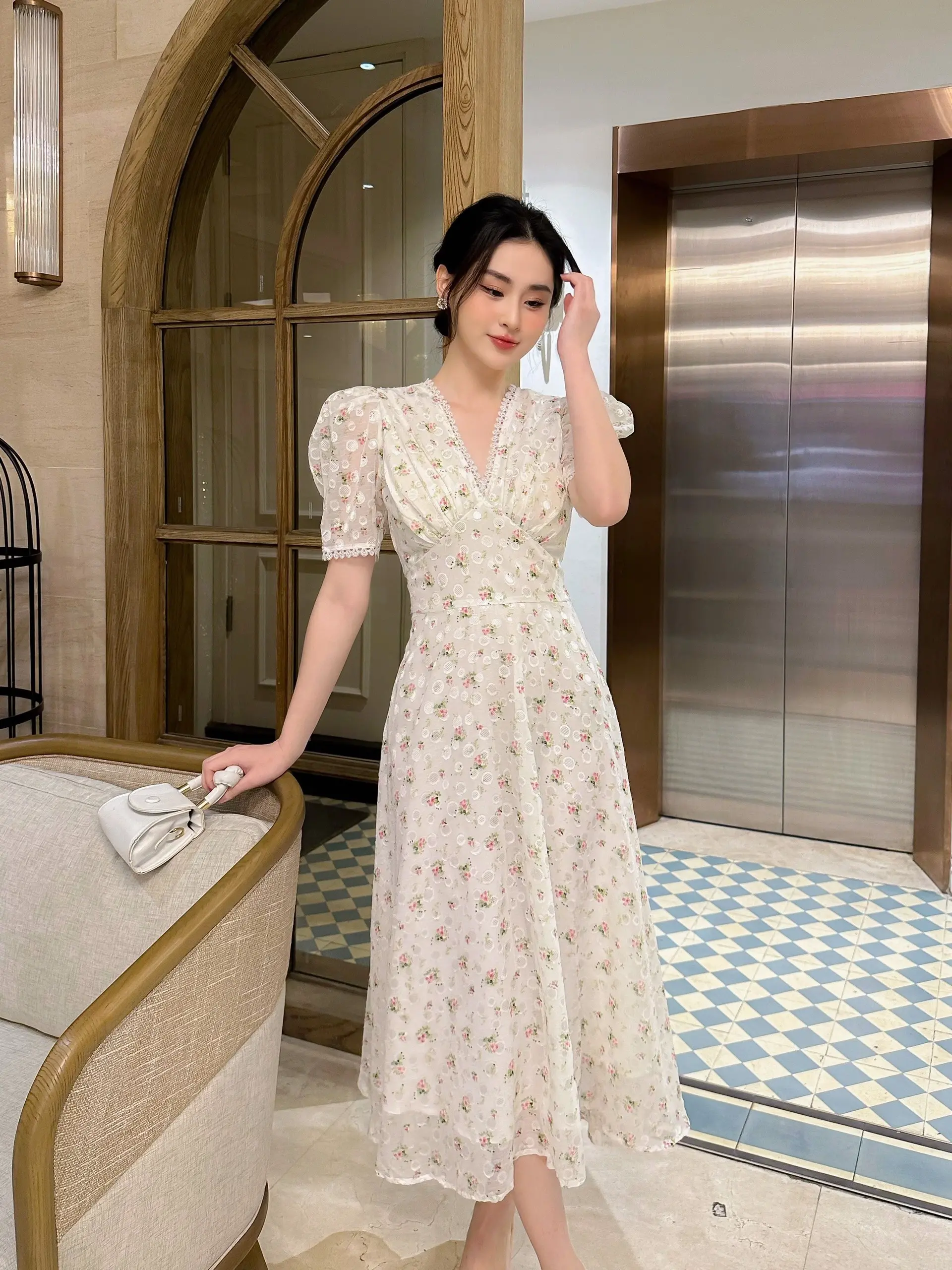 Tưởng nữ tính nhưng lại &#34;dìm dáng&#34; tơi tả: 3 kiểu váy khiến chị em trông như U60, lỗi mốt và quê mùa - 3