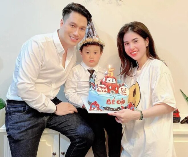 Vợ cũ Việt Anh U40 lên đồ vẫn trẻ như gái đôi mươi, được khen quyến rũ không kém Ngọc Trinh - 1