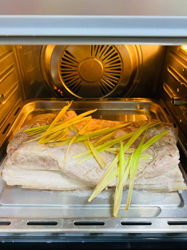 Bánh mì heo quay đơn giản mà ngon, thơm phức cho bữa sáng cuối tuần - 4