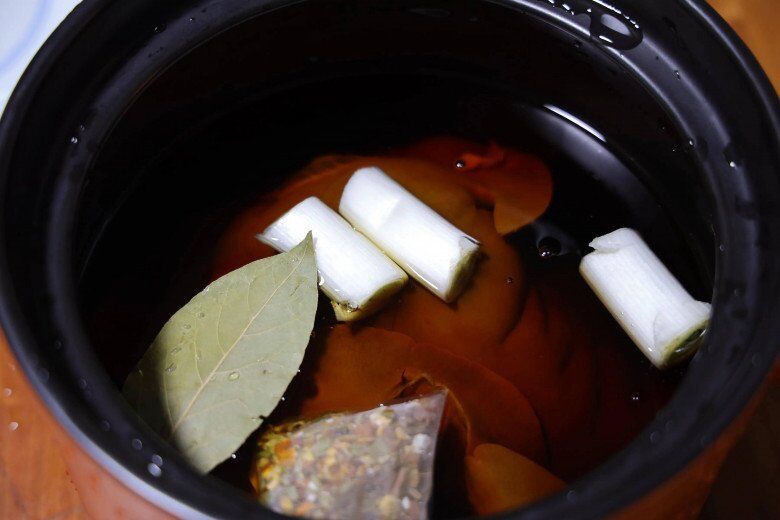 Cả con lợn chỉ có một cái này, đem kho tộ cả nhà mê hơn thịt, ăn chẳng còn thừa một miếng - 2