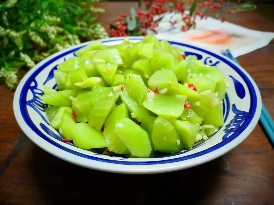 Cây này tưởng chỉ ăn lá, ai ngờ thân cũng là báu vật, đem nấu kiểu này được món giàu canxi lại thanh mát, hợp ngày hè - 10