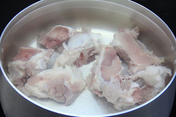 Hầm xương nhất định phải cho 3 gia vị này nước càng trong, ngọt, thơm nức mũi, đem nấu gì cũng ngon - 2