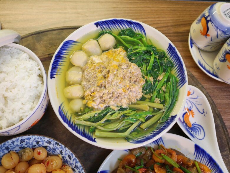 Hôm nay nấu gì: Cơm chiều toàn món &#34;tinh hoa&#34; mùa hè hội tụ, nhìn là muốn ăn liền - 5