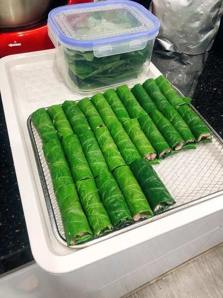 Gái đảm mách cách cuốn chả lá lốt đều tăm tắp chỉ bằng một chiêu đơn giản, nhìn là muốn làm theo ngay - 4