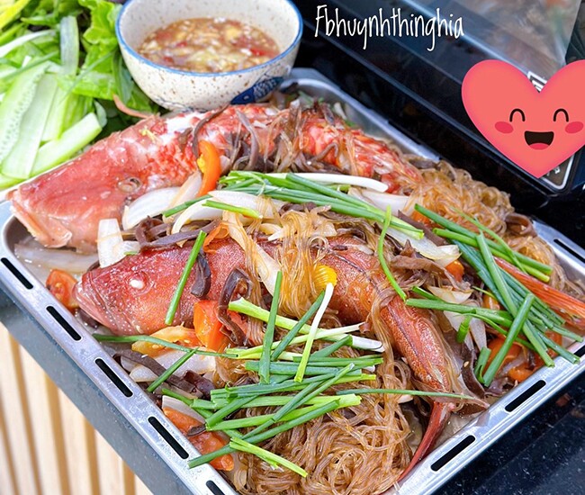 Ngày hè nóng nực, làm ngay cá hấp xì dầu cuốn rau sống chấm mắm nêm cực ngon lại thanh mát - 1