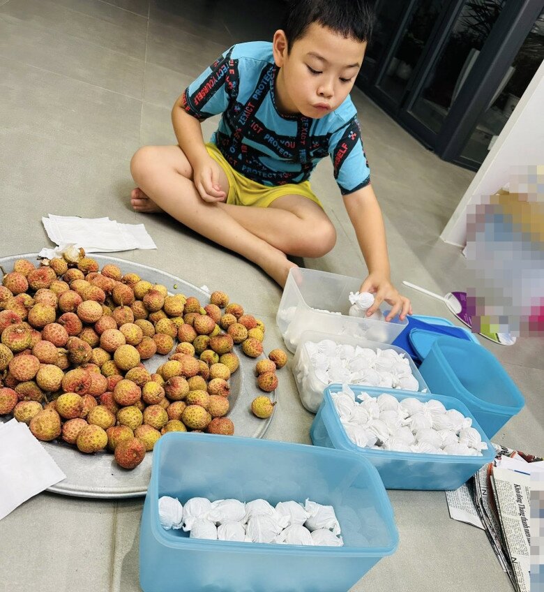 Vải mua về vài hôm là thâm vỏ, học mẹ đảm làm theo cách này để vài tháng vẫn tươi ngon, thích ăn là có - 5