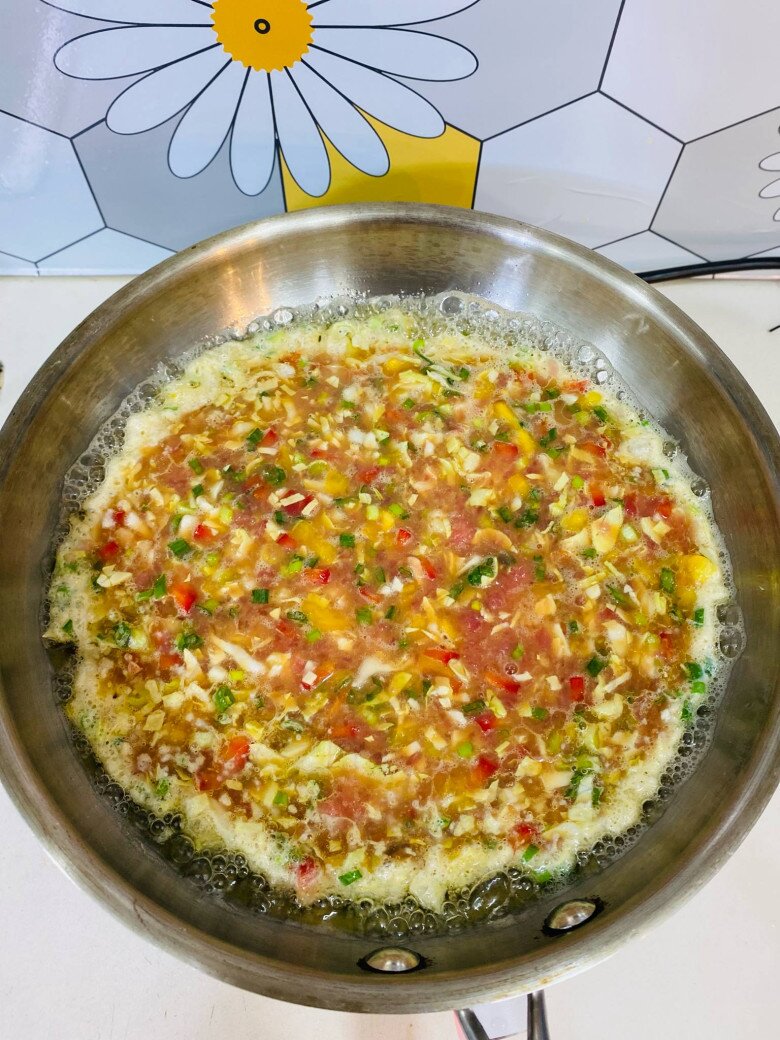 Vét tủ lạnh, nhà còn ít trứng với rau củ, làm ngay thành món này ăn với cơm vừa rẻ lại ngon bổ - 7