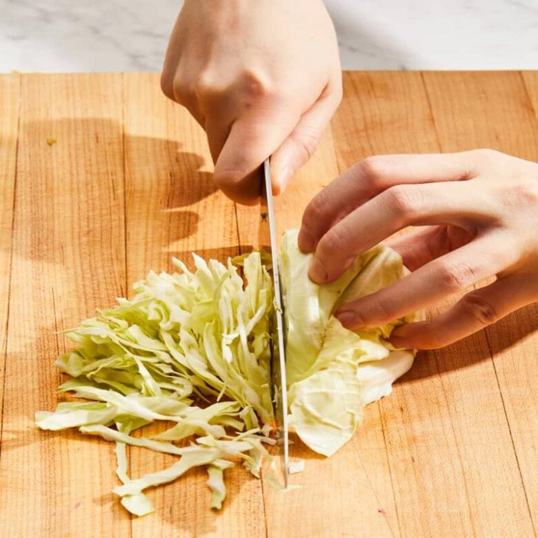 Xào bắp cải 30 năm vẫn bị lõng bõng nước, kém giòn, đầu bếp mách mấy chiêu này tôi liền làm theo ngay - 1
