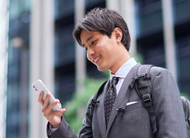 Những người dừng lại giữa đường để kiểm tra điện thoại thường có 8 hành vi này mà không hề nhận ra - 2