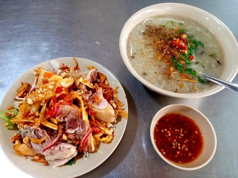 5 lựa chọn cho “tín đồ” món gỏi ở Sài Gòn, giữ công thức khô bò bí truyền, đu đủ bào tới đâu bán tới đó - 2