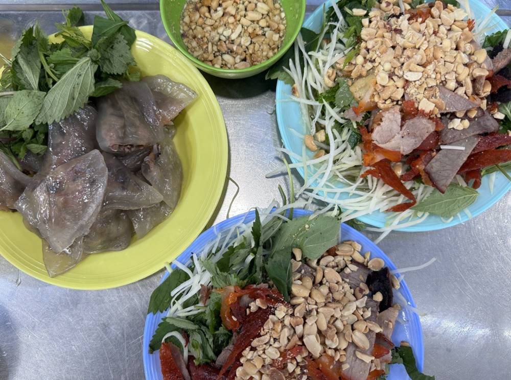 Đi tìm điểm bán món nộm đông nhất Hà Nội dịp hè, có quán nộm “tá lả” hơn 10 năm đắt khách vì ngon bổ rẻ - 1