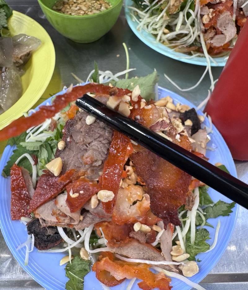 Đi tìm điểm bán món nộm đông nhất Hà Nội dịp hè, có quán nộm “tá lả” hơn 10 năm đắt khách vì ngon bổ rẻ - 2