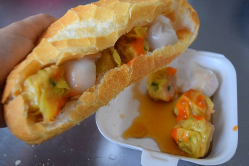 5 đặc sản bánh mì Sài Gòn nên thử, có tiệm được vinh danh “xe bánh mì ngon nhất thế giới” gần 30 năm chỉ bán một loại nhân - 3