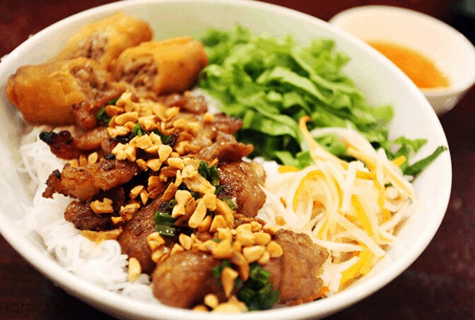 5 món được “cưng” nhất trong mùa nắng nóng ở Sài Gòn, ngồi vỉa hè ăn vẫn ngon, có tiệm khách vây kín chờ mua - 5