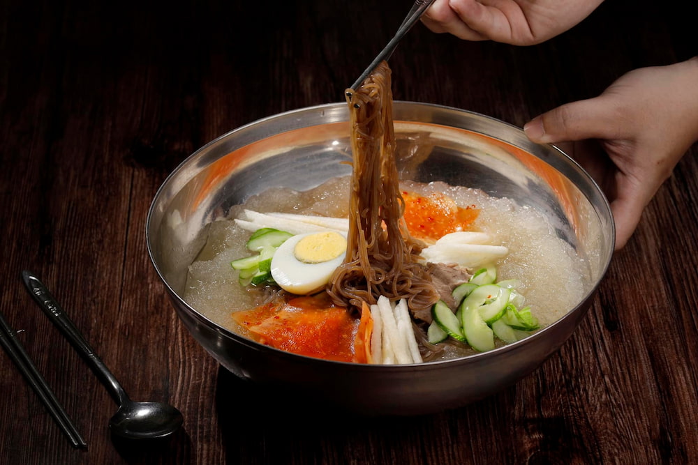 5 món được “cưng” nhất trong mùa nắng nóng ở Sài Gòn, ngồi vỉa hè ăn vẫn ngon, có tiệm khách vây kín chờ mua - 1