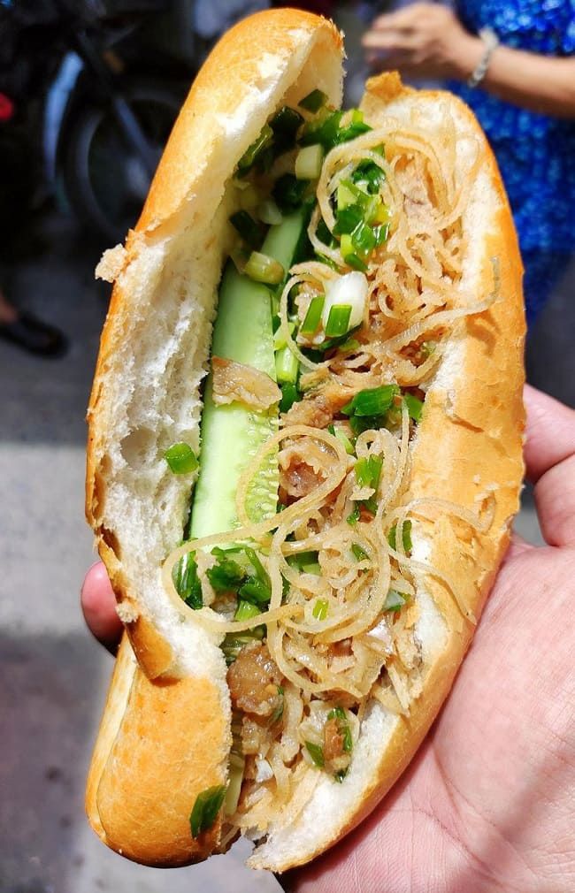 5 đặc sản bánh mì Sài Gòn nên thử, có tiệm được vinh danh “xe bánh mì ngon nhất thế giới” gần 30 năm chỉ bán một loại nhân - 2