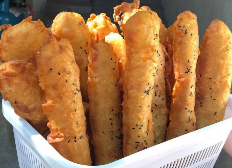 Thứ quà ăn vặt nổi tiếng ở Hà Nội, hút khách cả đông lẫn hè, có quán phải đóng cửa sớm khi hết bột - 4